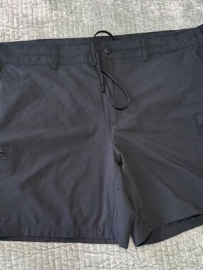 Magellan 2XL Fishing Shorts 5 zippered pockets - Water resistant - Draw string